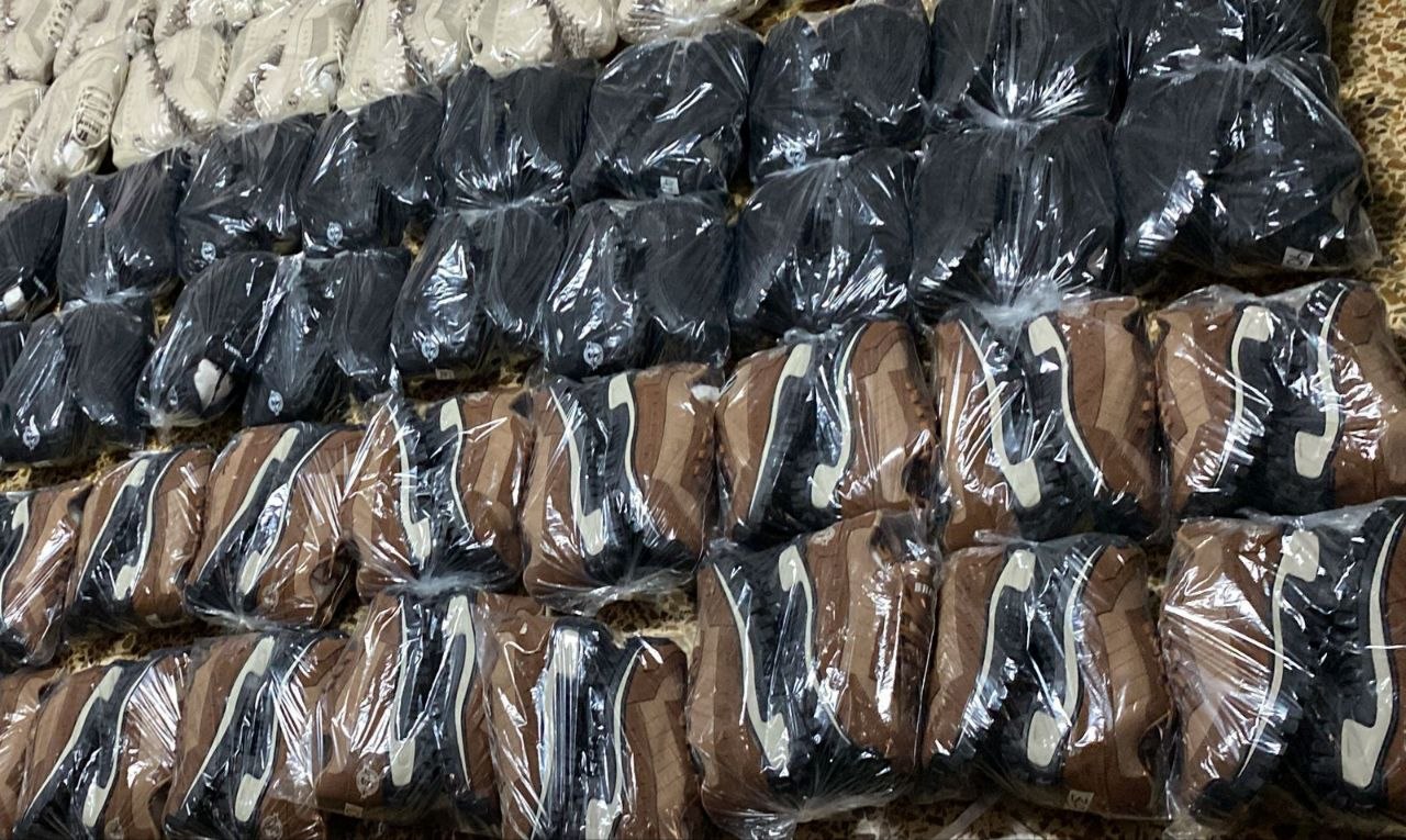 Inventario real de zapatos BRAHMA organizados por colores